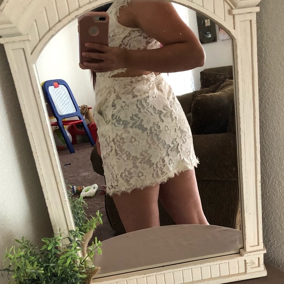 Lace open back dress - Picture 2 of 8